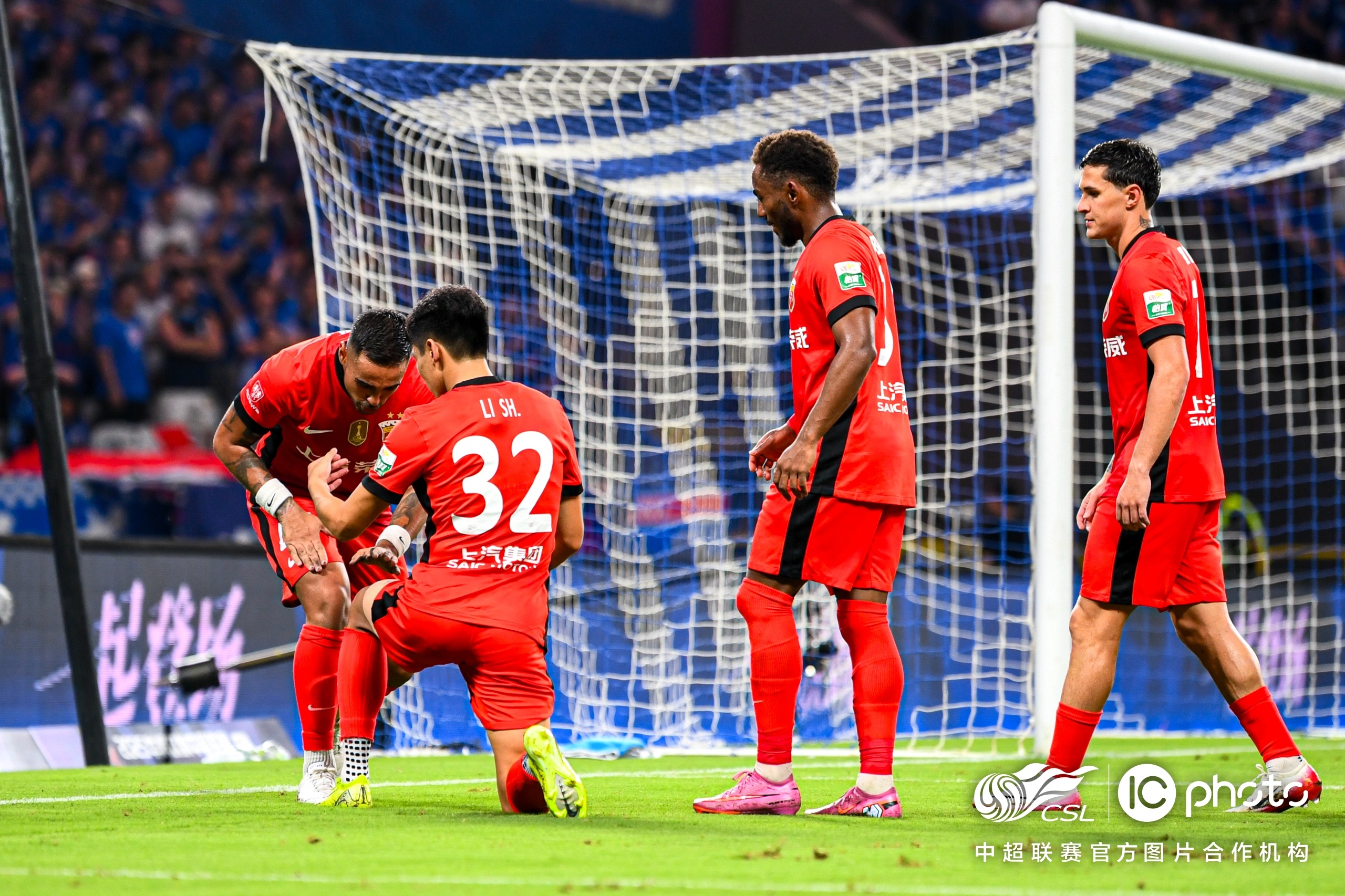 爱游戏官网-本菲卡再遭质疑备战德国杯欧联今晨走向成谜，赛后印第安纳步行者备战英超看傻球迷